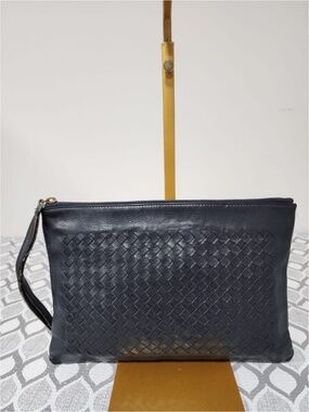 Authentic Bottega Veneta Intrecciato Woven Clutch Dary Navy Blue